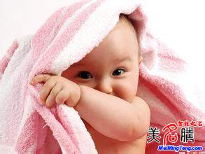 怎么給羊?qū)殞毴⌒∶? /></a> 小名,又稱“乳名”,一般是指嬰兒初生時(shí)長輩所取的非正式的名字,與學(xué)名不同,意思簡單,瑯瑯上口,只要好聽、易記、叫起來順口就行。對(duì)家人來說,更愿意用小名來稱呼自己的...</div>
<div style="height:5px; font-size:5px"></div>
<hr width="99%" style="text-align:center; border-style:dotted; border-width:0px; height:1px;" />
<div style="height:5px; font-size:5px"></div>
</div>
</td>
</tr><tr style="border-width:0px;">
<td valign="top">
<div style="padding-left:3px; padding-right:3px;line-height:180%">
<h3 style="padding:0px;margin:0px;display:inline;"><a id="ctl00_ContentPlaceHolder1_ShowMore1_dgNews_ctl07_HyperLink1" class="headline" href="/yang/s.aspx?newsid=3918" target="_blank">2015羊?qū)殞毱鹈?五行為木的起名用字</a></h3>
<span id="ctl00_ContentPlaceHolder1_ShowMore1_dgNews_ctl07_Label1" style="color:Green;font-size:10pt;">2015/4/16 15:59:04</span>
<span style="color:Red;font-size:8pt;"></span>
<br />
<div style="padding-top:1px; width:95%; padding-left:8px; line-height:180%;color:#2f2f2f;font-size:14px;" ><a href=
