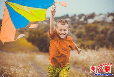 大氣的狗年二月份男寶寶名字